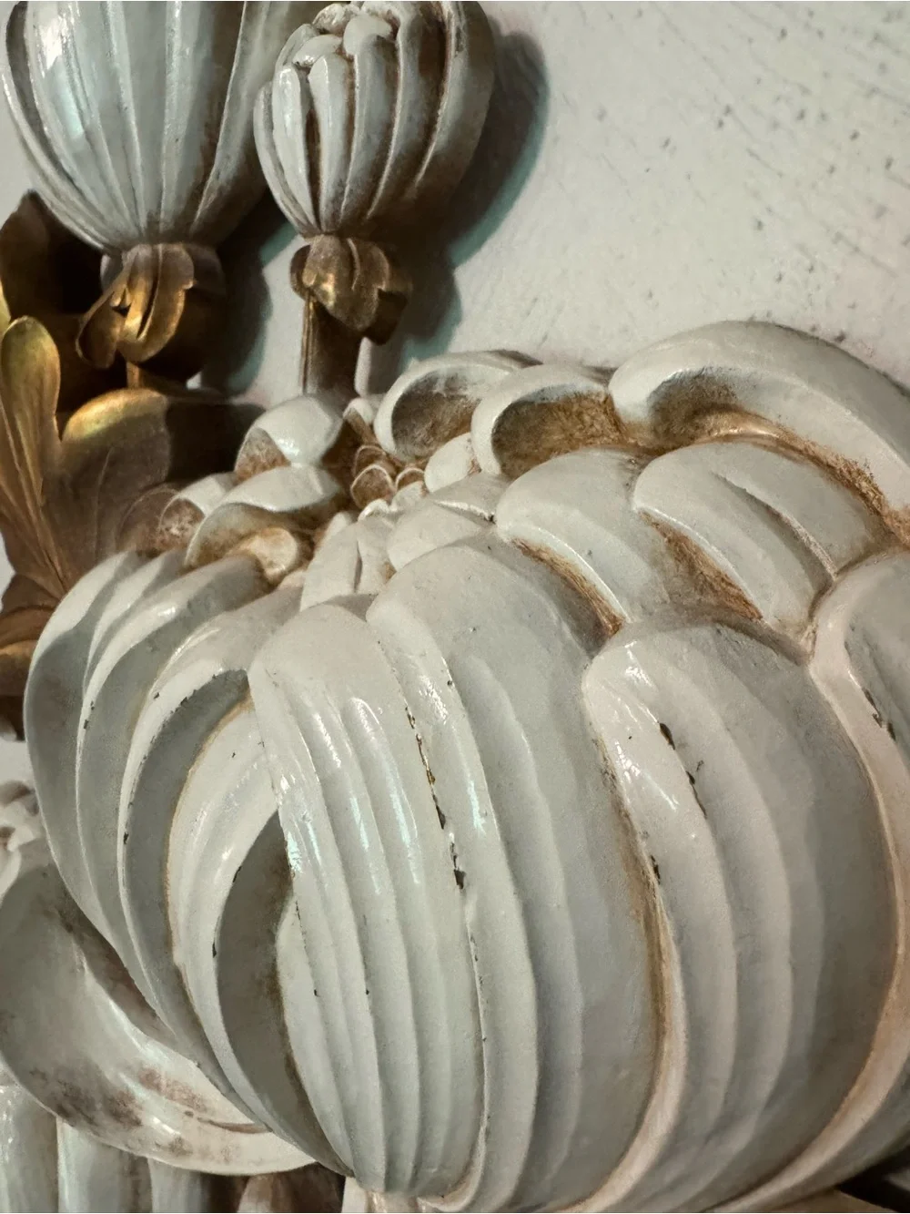 HOMCO White and Gold Floral Wall Décor